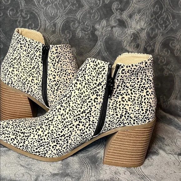 Serra Cream and Black Patterned Ankle Booties - Picture 3 of 8